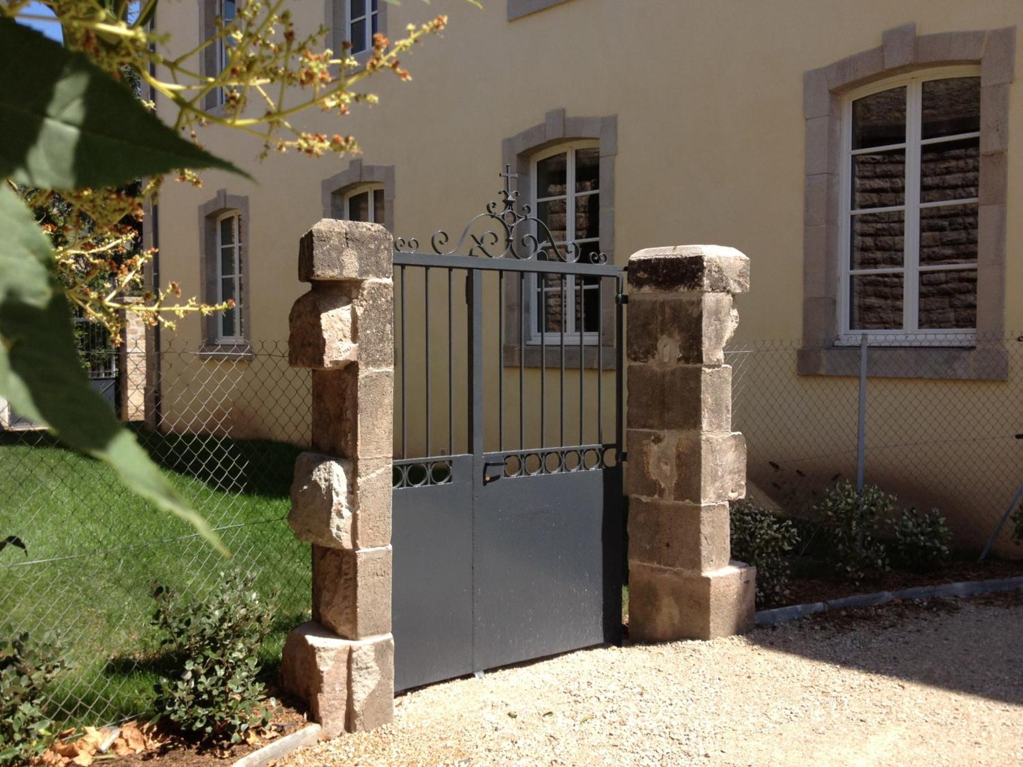 Le 1837 Aparthotel Saint-Affrique Εξωτερικό φωτογραφία